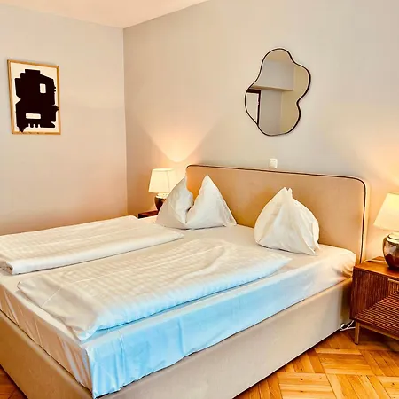 Am Stadtpark Apartment *
